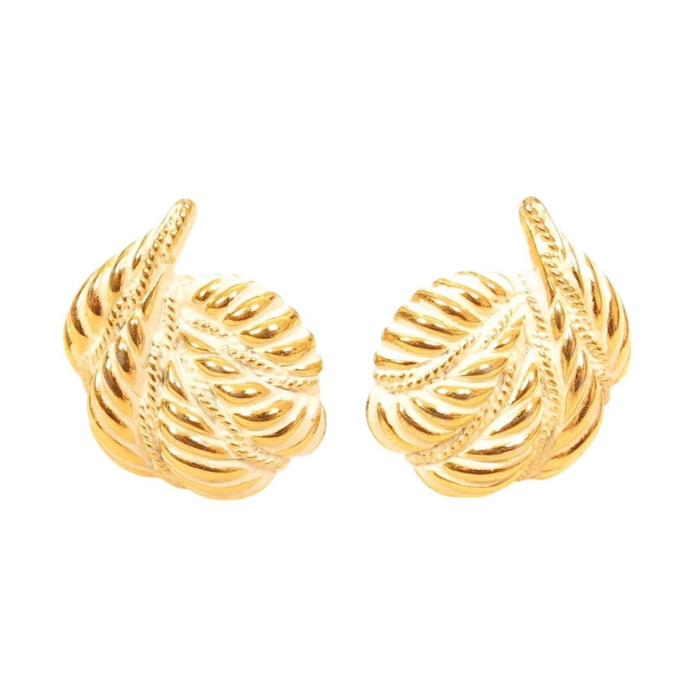 Vintage Shell‎ Shape Gold Plated White Enamel Monet Signed Clip-On Earrings